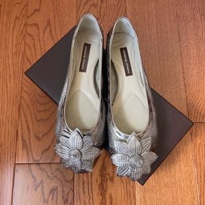 Adrienne Vittadini Leather "Ziggy" Ballet Flats Flower Size 7M  Gun Metal